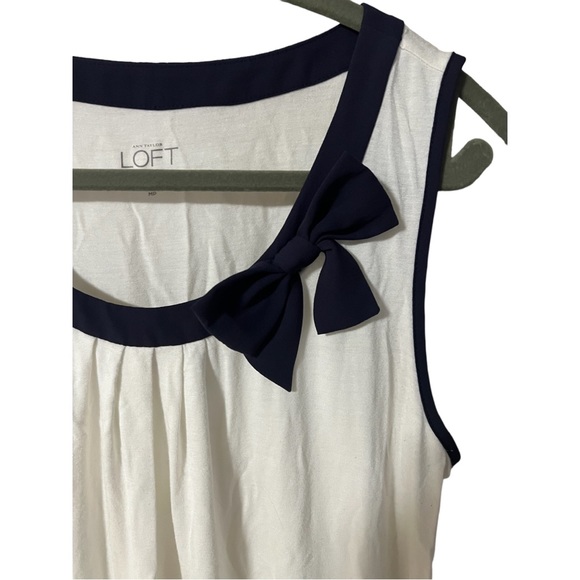 A lovely top by Ann Taylor Loft in size medium petite - Picture 3 of 6